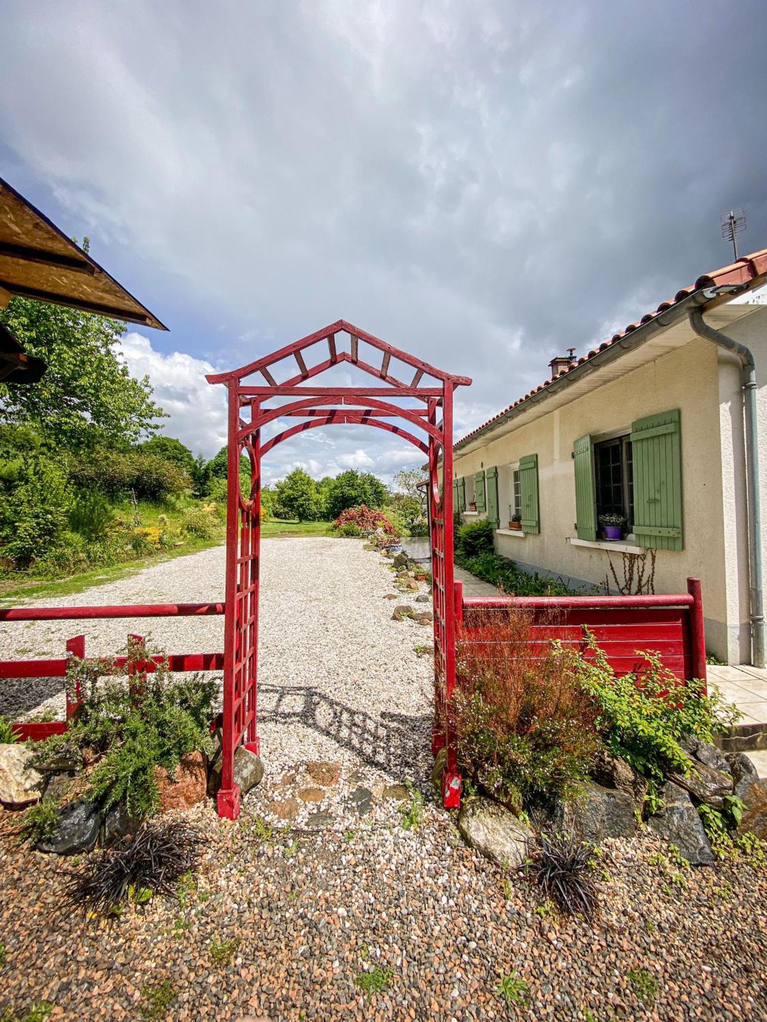 Ryokan Lankana Exideuil-sur-Vienne Екстер'єр фото