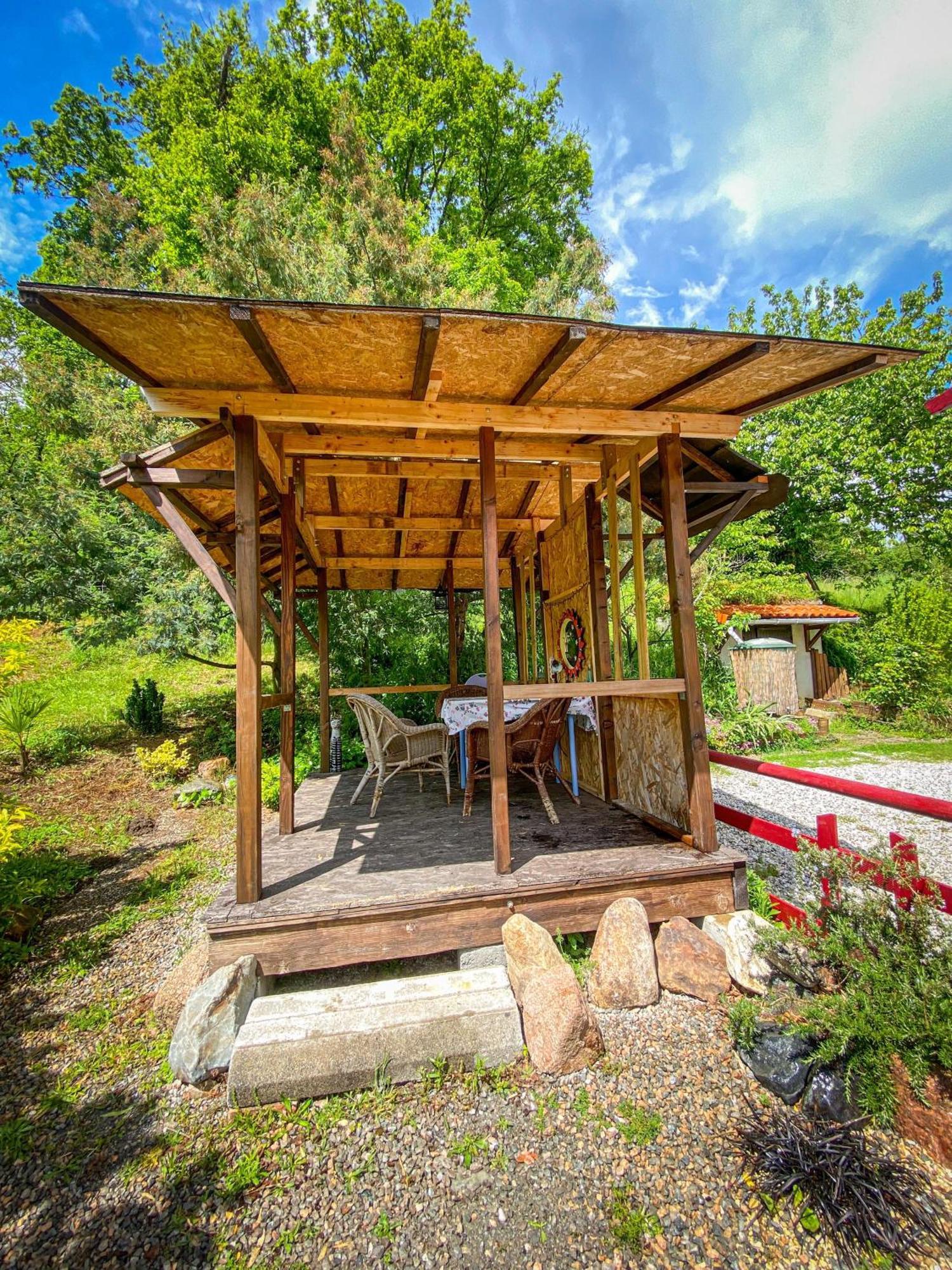 Ryokan Lankana Exideuil-sur-Vienne Екстер'єр фото